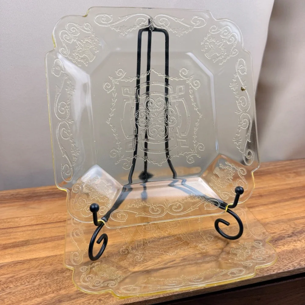 Indiana Glass Lorain Yellow Depression Glass Square Plates 7.75 Inch Set of‎ 2